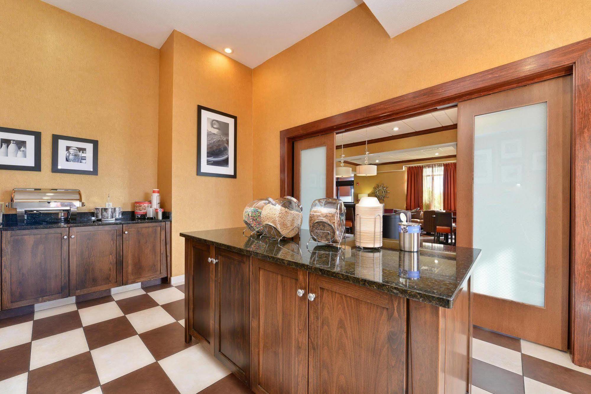 Hampton Inn Keokuk Экстерьер фото